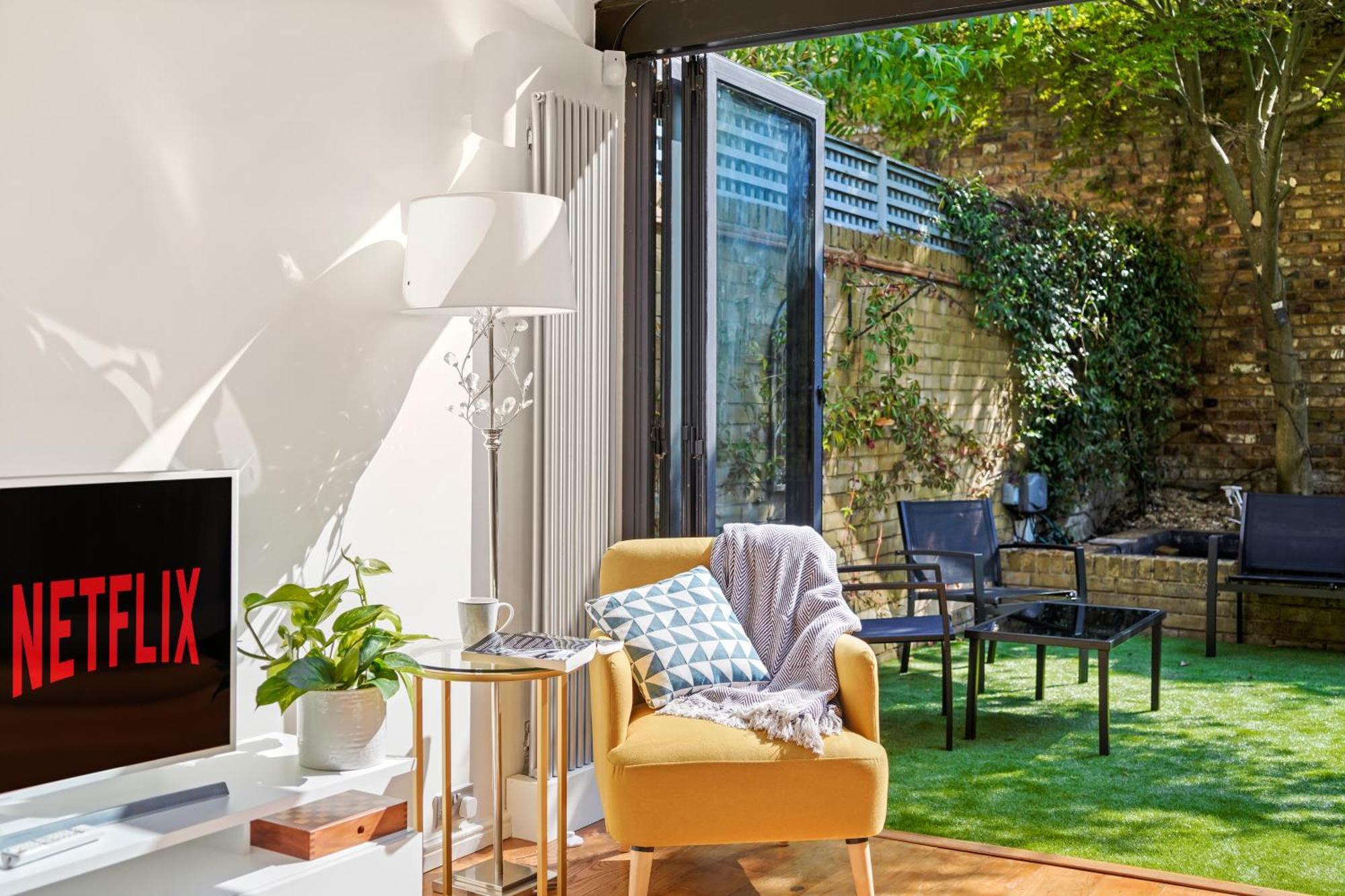 3 Bedroom Mews Home - Clapham Common - Free Private Parking - Sleeps 5 - Newly Refurbished - Sweetpea & Pillow Properties London Eksteriør bilde