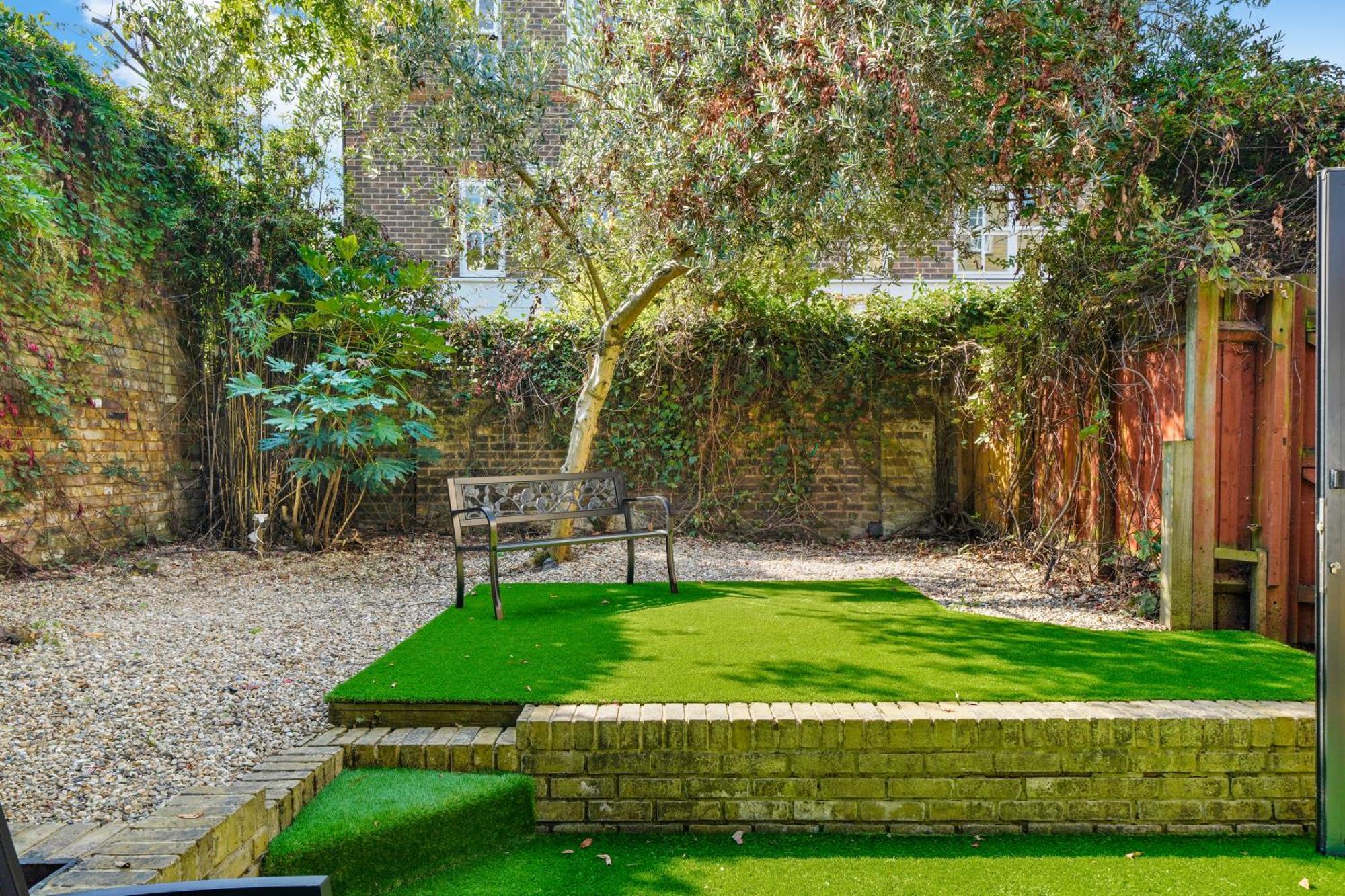 3 Bedroom Mews Home - Clapham Common - Free Private Parking - Sleeps 5 - Newly Refurbished - Sweetpea & Pillow Properties London Eksteriør bilde