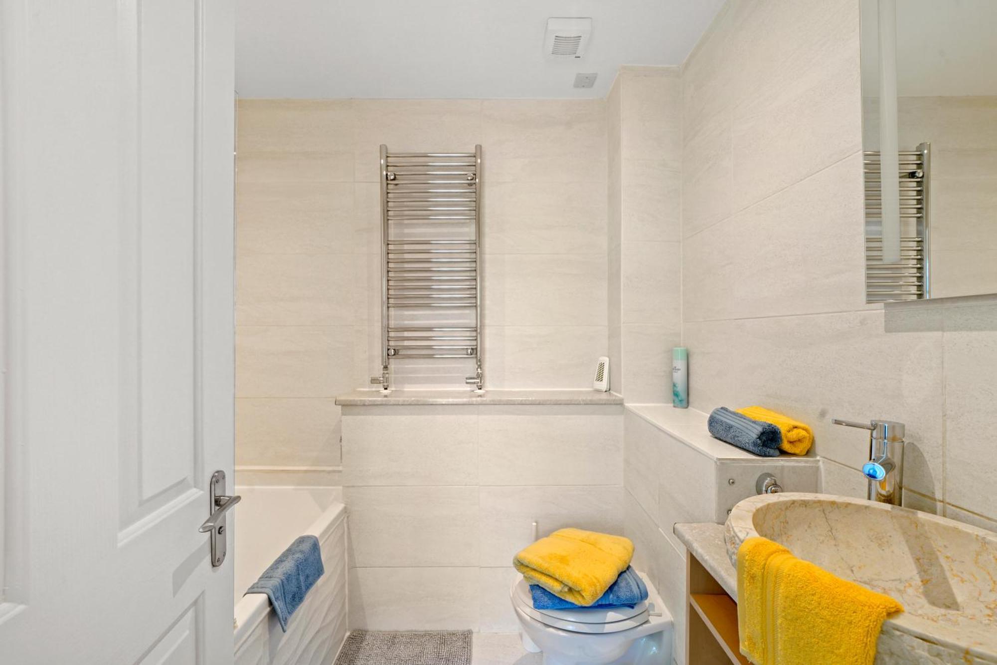 3 Bedroom Mews Home - Clapham Common - Free Private Parking - Sleeps 5 - Newly Refurbished - Sweetpea & Pillow Properties London Eksteriør bilde