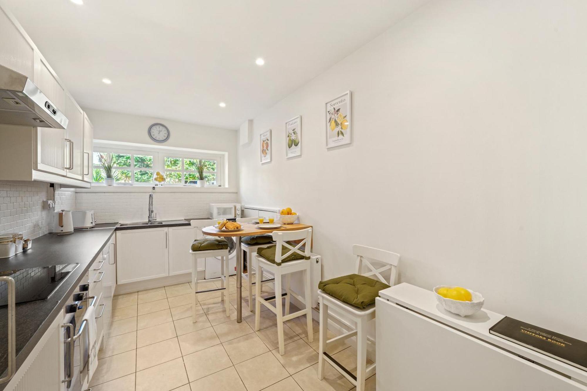 3 Bedroom Mews Home - Clapham Common - Free Private Parking - Sleeps 5 - Newly Refurbished - Sweetpea & Pillow Properties London Eksteriør bilde