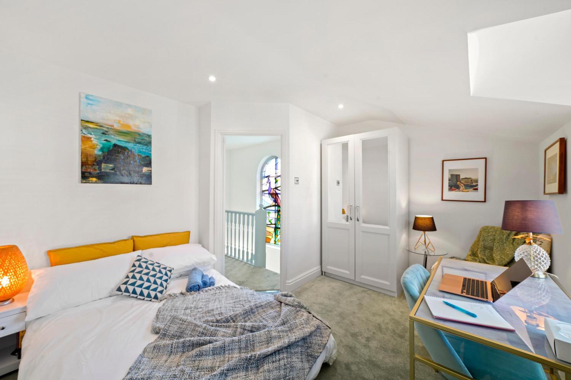 3 Bedroom Mews Home - Clapham Common - Free Private Parking - Sleeps 5 - Newly Refurbished - Sweetpea & Pillow Properties London Eksteriør bilde