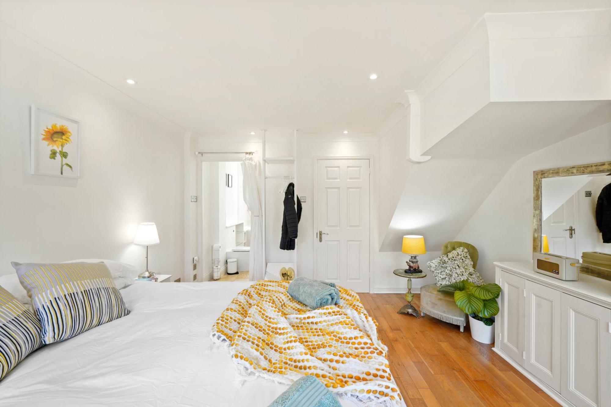 3 Bedroom Mews Home - Clapham Common - Free Private Parking - Sleeps 5 - Newly Refurbished - Sweetpea & Pillow Properties London Eksteriør bilde