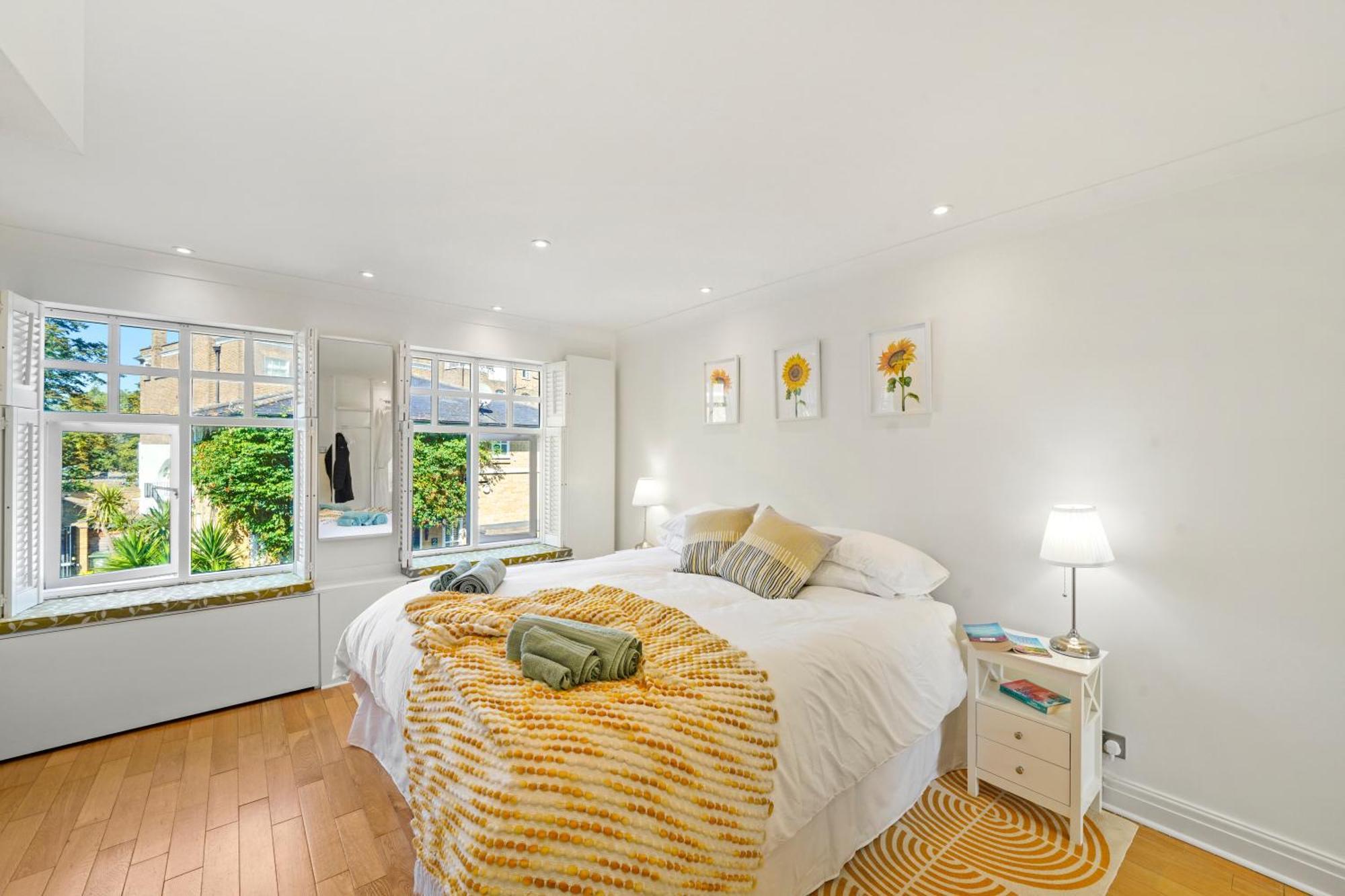 3 Bedroom Mews Home - Clapham Common - Free Private Parking - Sleeps 5 - Newly Refurbished - Sweetpea & Pillow Properties London Eksteriør bilde